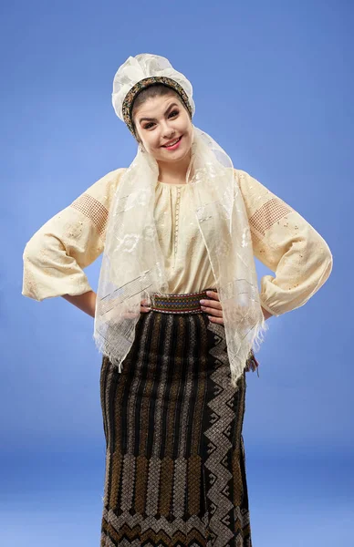 Молода Румунська Жінка Традиційному Фольклорному Костюмі — стокове фото