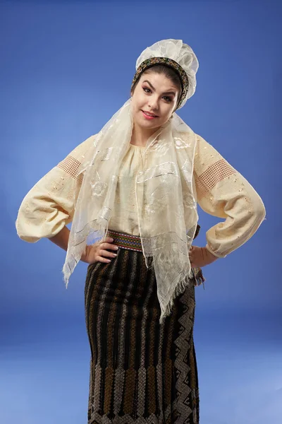Ung Rumänsk Kvinna Traditionell Folkdräkt — Stockfoto