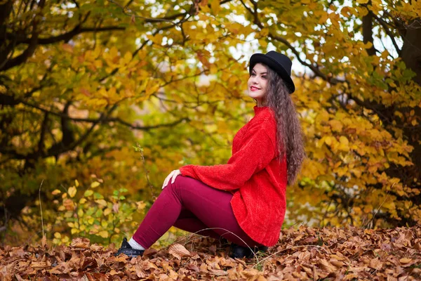 Saisonporträt Einer Attraktiven Jungen Frau Freien — Stockfoto