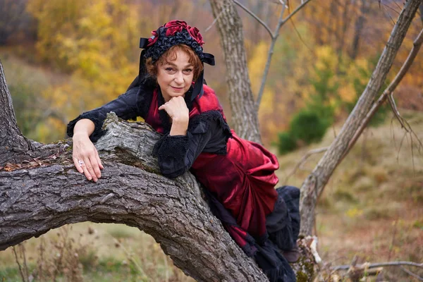 Portret Dojrzałej Damy Sukience Retro — Zdjęcie stockowe