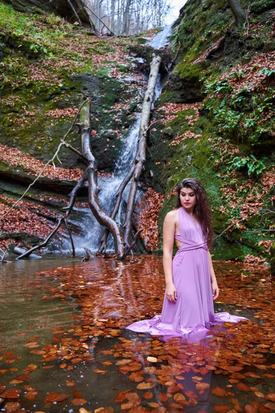 Beautiful Young Hispanic Woman Pond Waterfall — Stock Photo, Image