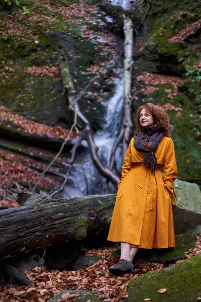 Portrait Mature Woman Yellow Coat Waterfall — Stock Photo, Image