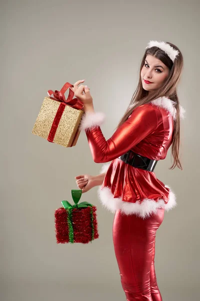 Hermosa Joven Santa Chica Con Regalos Para Dar — Foto de Stock