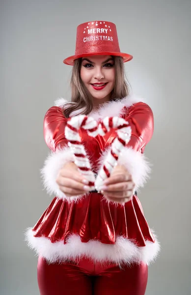 Santa Menina Fazendo Coração Decorações Natal — Fotografia de Stock