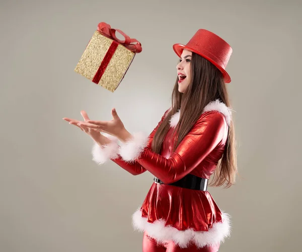 Santa Chica Con Regalos Para Navidad —  Fotos de Stock