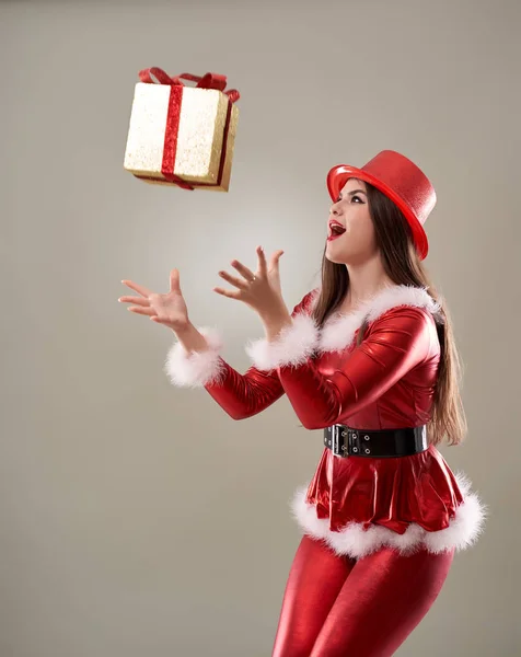 Santa Chica Con Regalos Para Navidad —  Fotos de Stock