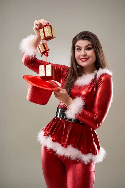 サンタ女の子のためにクリスマス — ストック写真