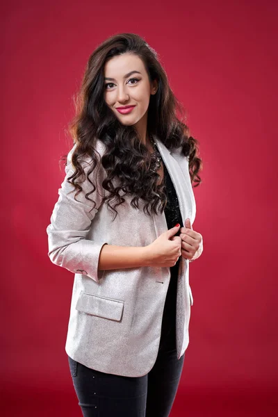 Young businesswoman on red background — Stock Photo, Image