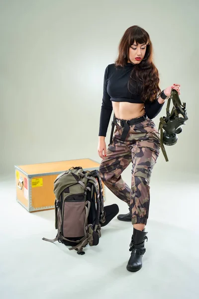Studio Porträtt Vacker Ung Militär Flicka — Stockfoto