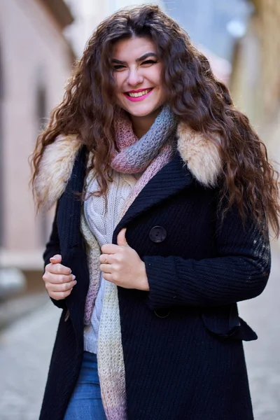 Une Jeune Femme Dans Environnement Urbain Vieille Ville — Photo