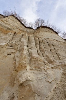 Romanya 'daki doğal parktaki tortulu kayalar, betonlar