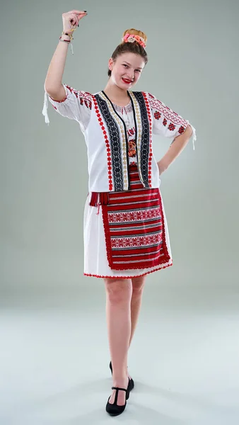 Junge Rumänische Frau Volkstracht Die Auf Traditioneller Musik Tanzt — Stockfoto