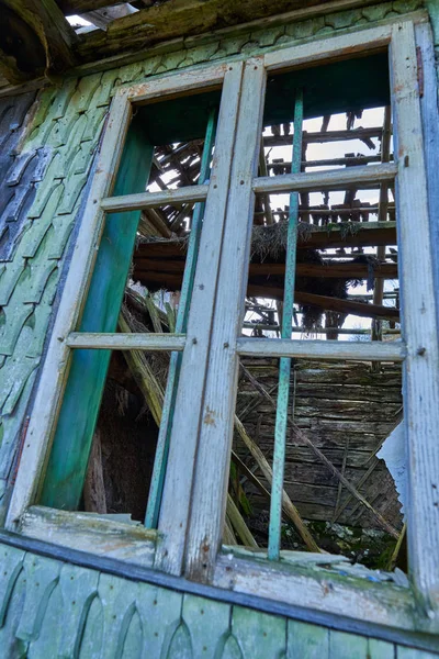 Casa Arruinada Abandonada Las Montañas —  Fotos de Stock