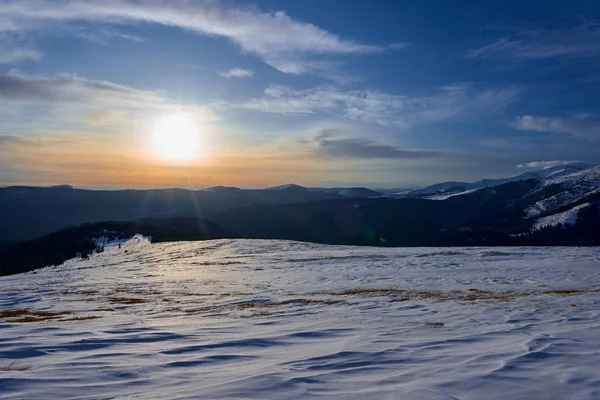 Cordilheira Início Primavera Com Neve — Fotografia de Stock