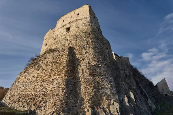 Μεσαιωνικά Ερείπια Φρουρίου Στην Κορυφή Του Λόφου — Φωτογραφία Αρχείου
