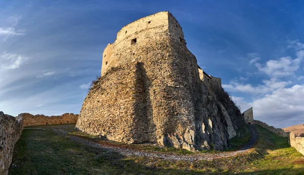 Mittelalterliche Festungsruinen Auf Dem Hügel — Stockfoto