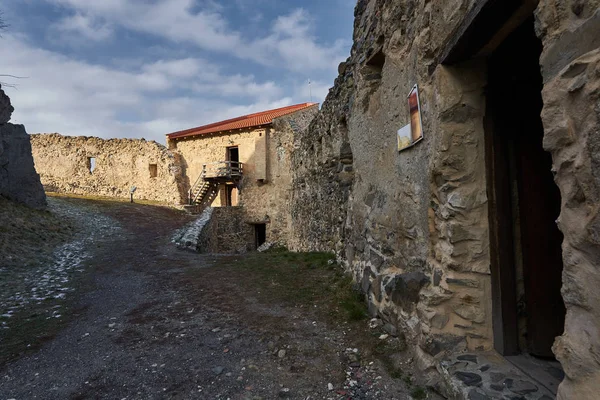 Středověké Zříceniny Pevnosti Vrcholu Kopce — Stock fotografie