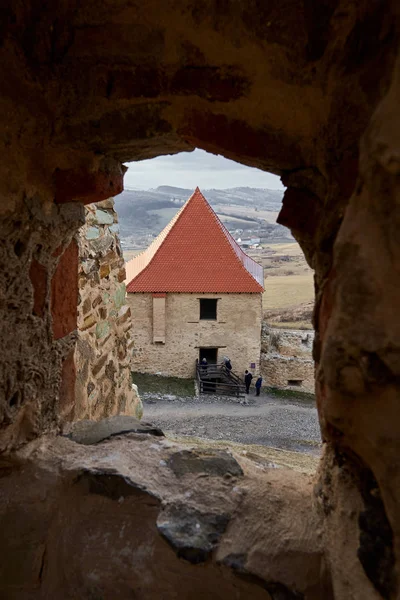 Średniowieczne Ruiny Twierdzy Wzgórzu Zdjęcia Stockowe bez tantiem