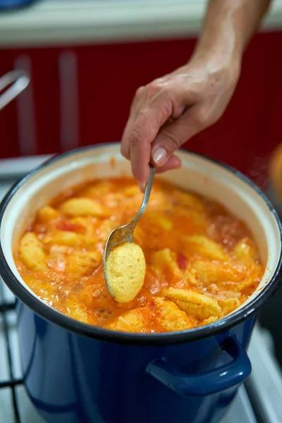 Koka Soppa Med Äggdumplings Kastrull — Stockfoto