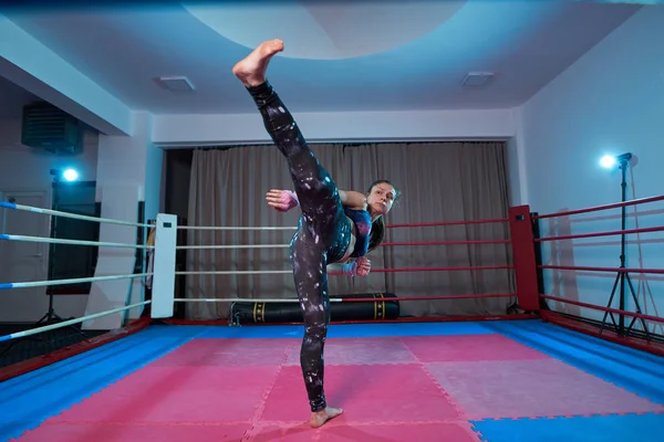 Kickboxer Κορίτσι Σκιά Πυγμαχία Στο Δαχτυλίδι Πριν Πυγμαχία Εικόνα Αρχείου