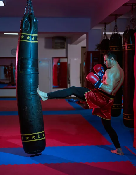 Muay Thai Vechter Raken Zware Zak Sportschool — Stockfoto