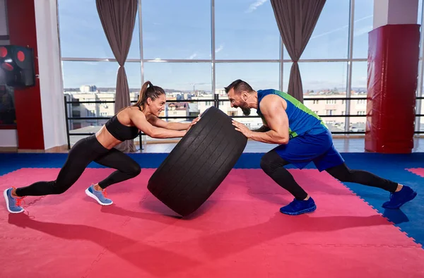 Fit Couple Doing Workout Together Gym — Stock Photo, Image