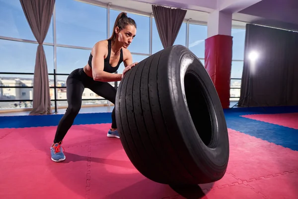 Athletic Young Woman Doing Tire Flips Gym — Stock Photo, Image