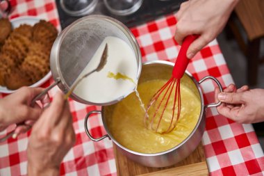 Brüle kreması, lezzetli bir Fransız tatlısıdır.