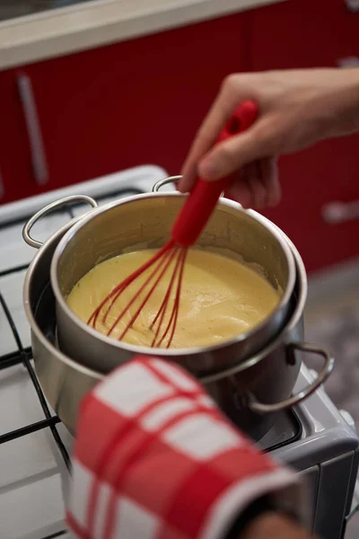 Koken Crème Brulee Thuis Close Schot — Stockfoto