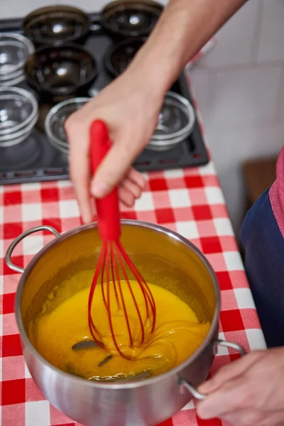 Fabrication Crème Brulée Délicieux Dessert Français — Photo