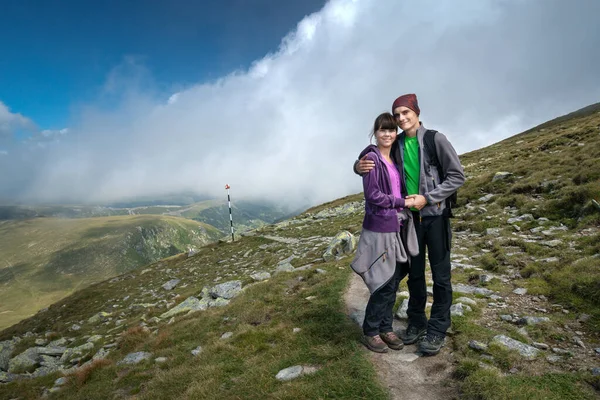 Jong Stel Vakantie Wandelen Bergen — Stockfoto