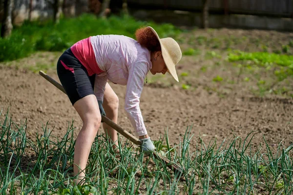 Жінка Фермер Мотузкою Працює Саду — стокове фото