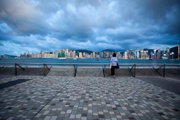 Victoria Harbor vista con Hong Kong skyline — Foto Stock