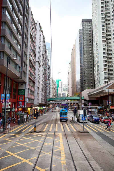 हाँगकाँगमध्ये इलेक्ट्रिक ट्रॉली आणि मोटार वाहने — स्टॉक फोटो, इमेज