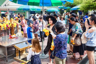 Hong Kong meydanında dua insanlar