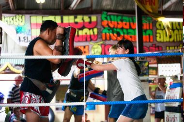 Bangkok Muaythai okulda tanımlanamayan boksörler