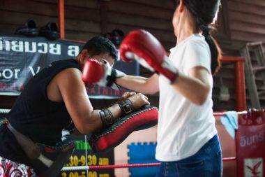 Bangkok Muaythai okulda tanımlanamayan boksörler