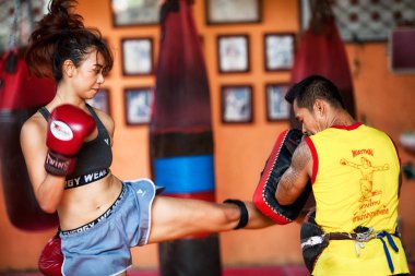 Bangkok Muaythai okulda tanımlanamayan boksörler