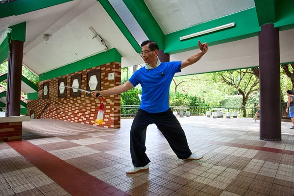 Un atleta non identificato alla scuola Wushu — Foto Stock