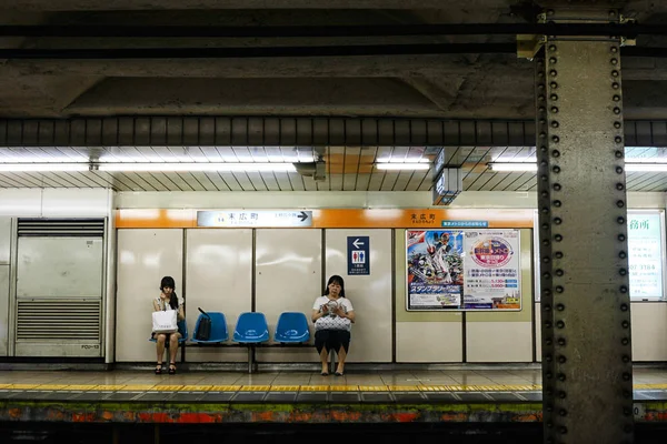 Passengers traveling by Tokyo metro — Stock Photo, Image