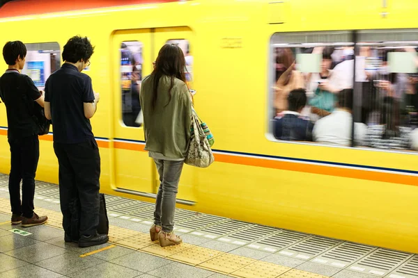 Cestující v tokijském metru — Stock fotografie