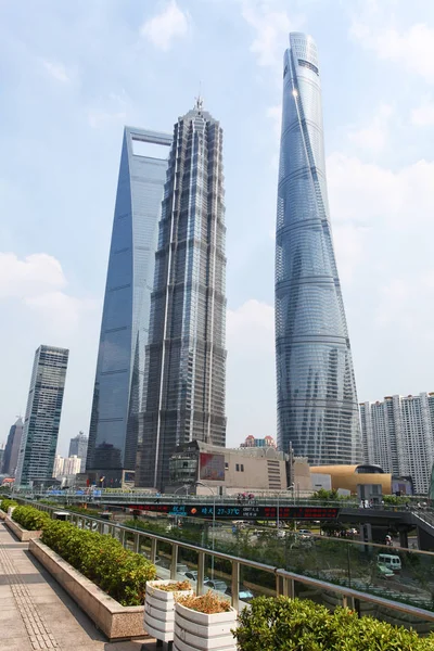Paisagem urbana de edifícios de escritórios em Shanghai — Fotografia de Stock