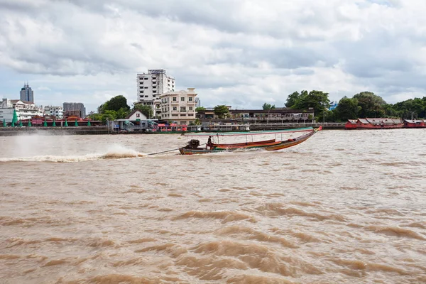 Vue sur le taxi fluvial à Bangkok — Photo