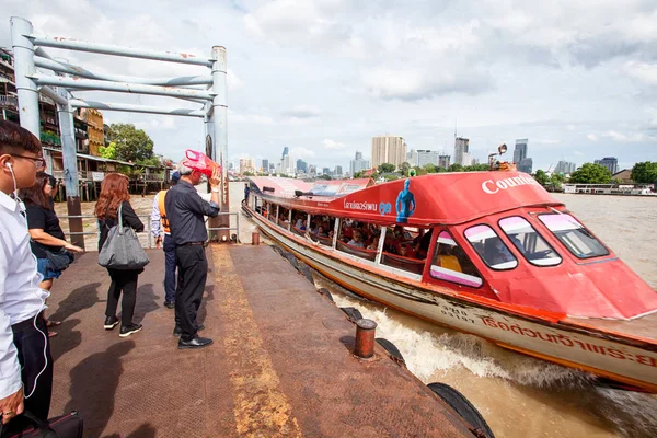 Vista del taxi fluvial en Bangkok — Foto de Stock