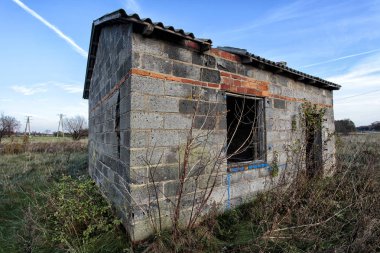 Eski evde sonbahar manzara