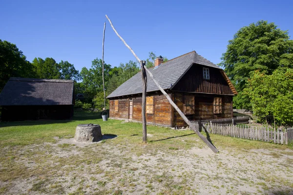 Bieszczady 山的木制房屋 — 图库照片