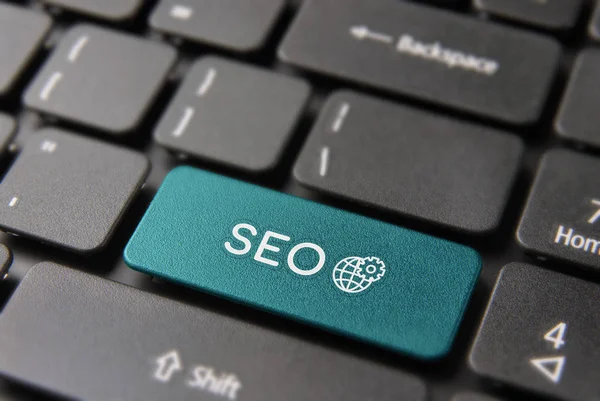 SEO business marketing concept on computer button — Stock Photo, Image