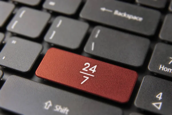 24 / 7 hora sempre teclado de computador de serviço aberto — Fotografia de Stock