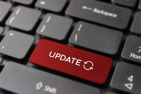 Web-Update Prozess Schlüsselkonzept auf Laptop-Tastatur — Stockfoto