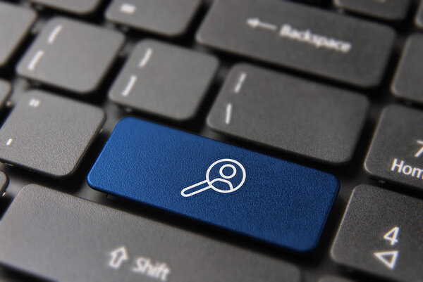 Концепция поиска клиентов в Интернете на компьютере
